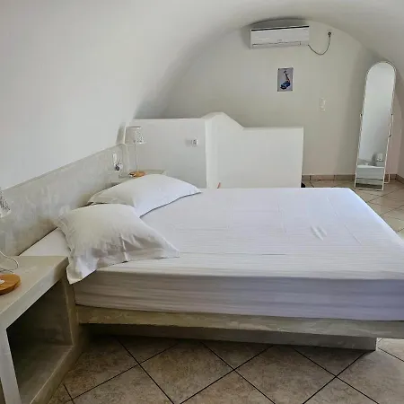 Feelings Fira (Santorini)