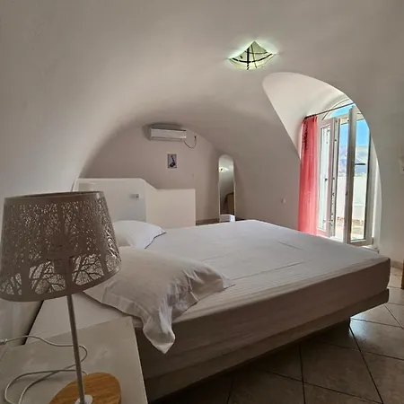 Feelings Fira (Santorini)
